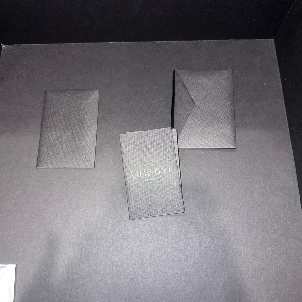 Valentino Medium Box - Picture 2 of 2